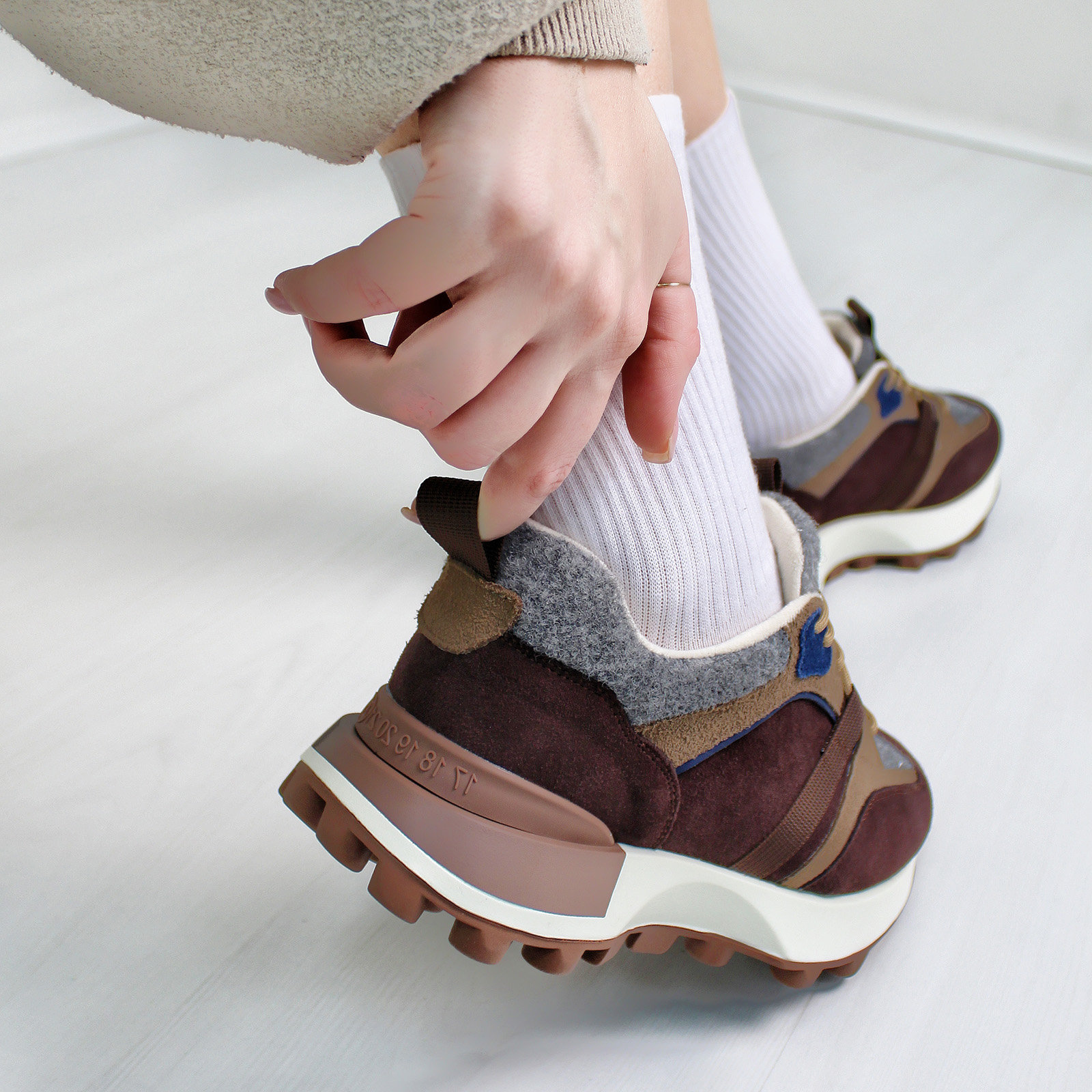 Кроссовки 9045